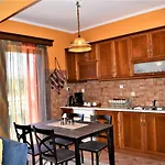 Mainades House Vitína