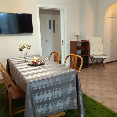 Mainades House 아파트