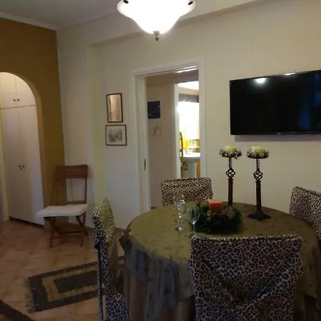 Mainades House 비티나