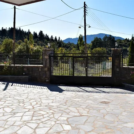 公寓 Mainades House