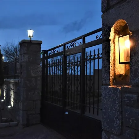 Mainades House 维蒂纳