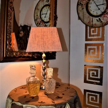 Mainades House * 비티나