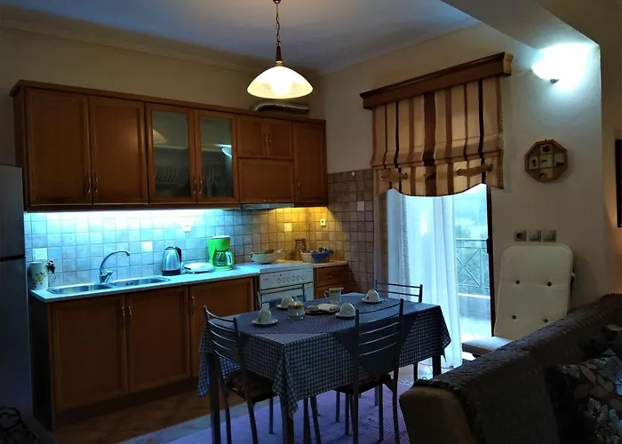 Mainades House *